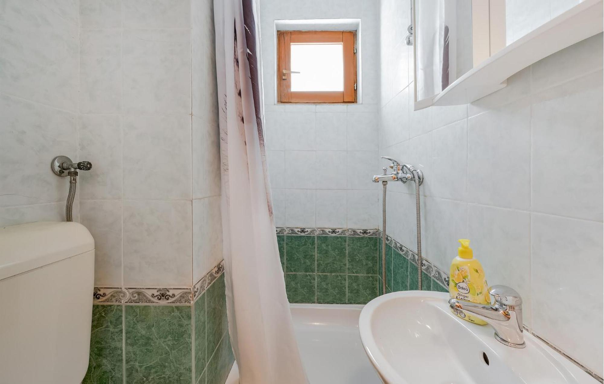 1 Bedroom Stunning Apartment In プリモシュテン エクステリア 写真