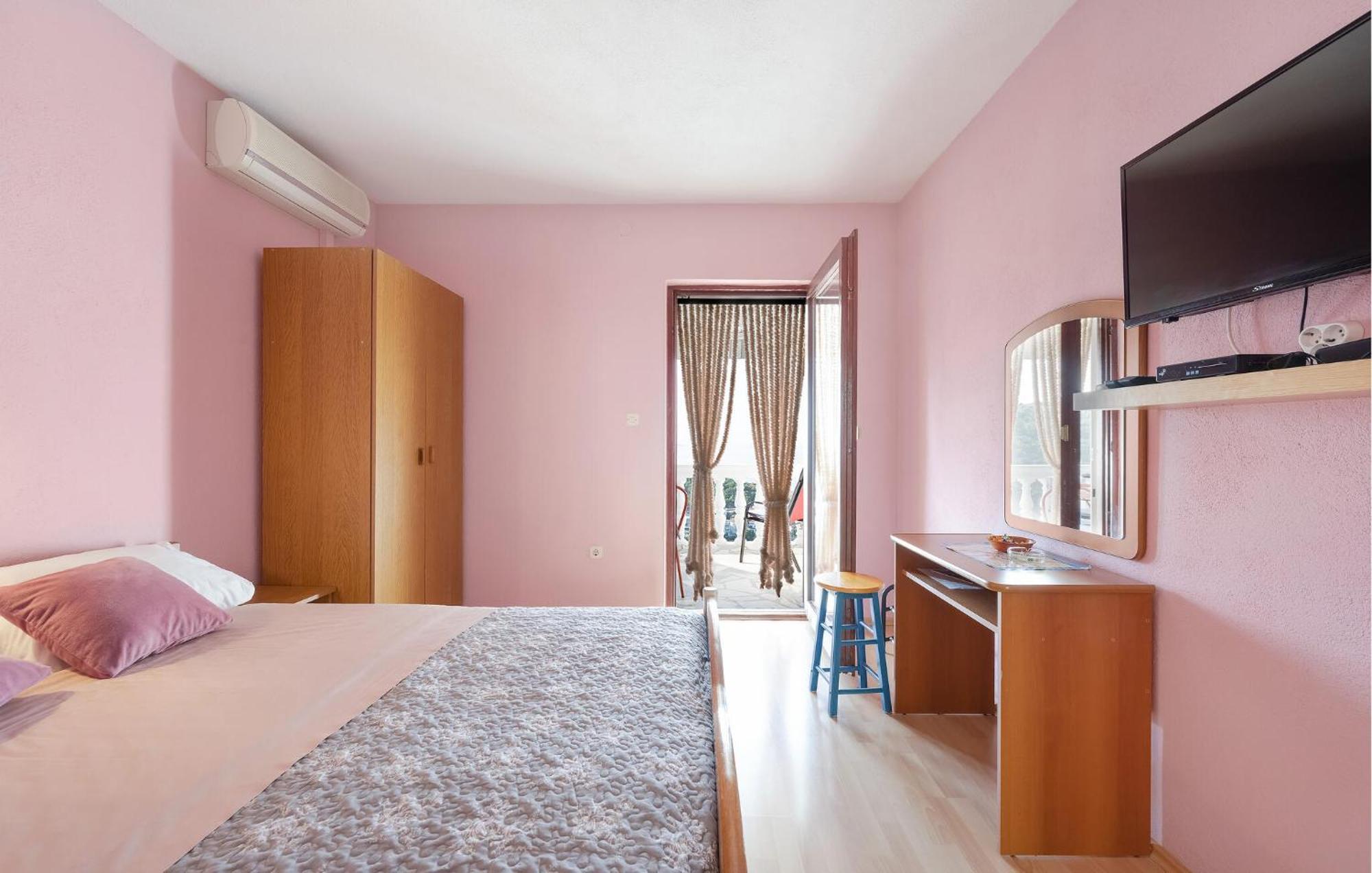 1 Bedroom Stunning Apartment In プリモシュテン エクステリア 写真