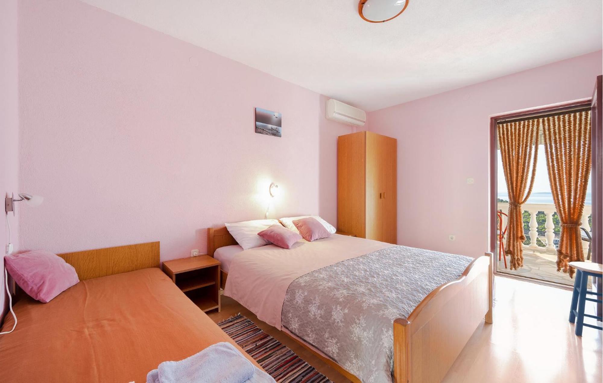 1 Bedroom Stunning Apartment In プリモシュテン エクステリア 写真